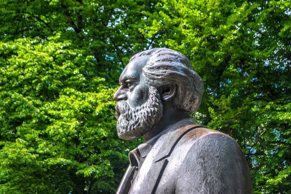 The Communist Manifesto by Karl Marx and Friedrich Engels (Image Credits: Pexels)