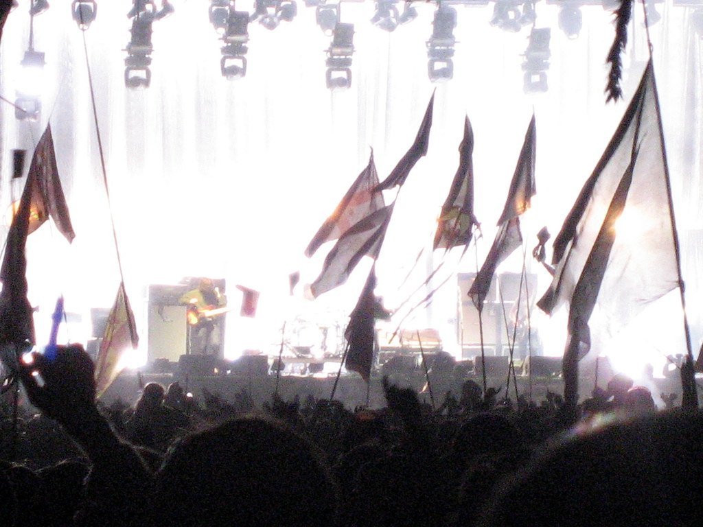 Arctic Monkeys at Glastonbury 2007 (wonker, Flickr, CC BY 2.0)