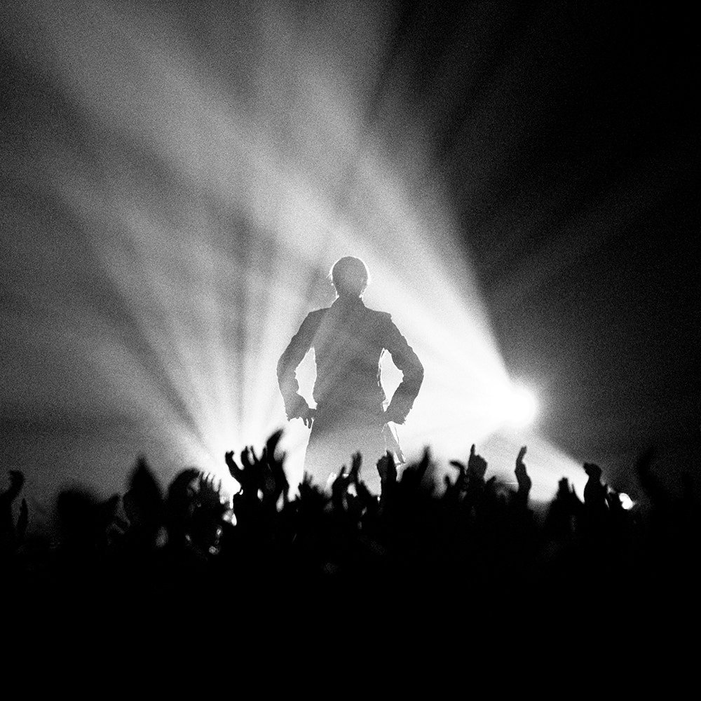 David Bowie at Glastonbury 2000 (Imported from 500px (archived version) by the Archive Team. (detail page), CC BY 3.0)