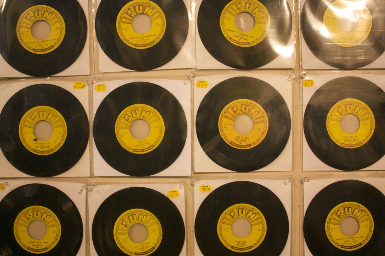 Sun Records (Sun 45s

Uploaded by shoulder-synth, CC BY 2.0)