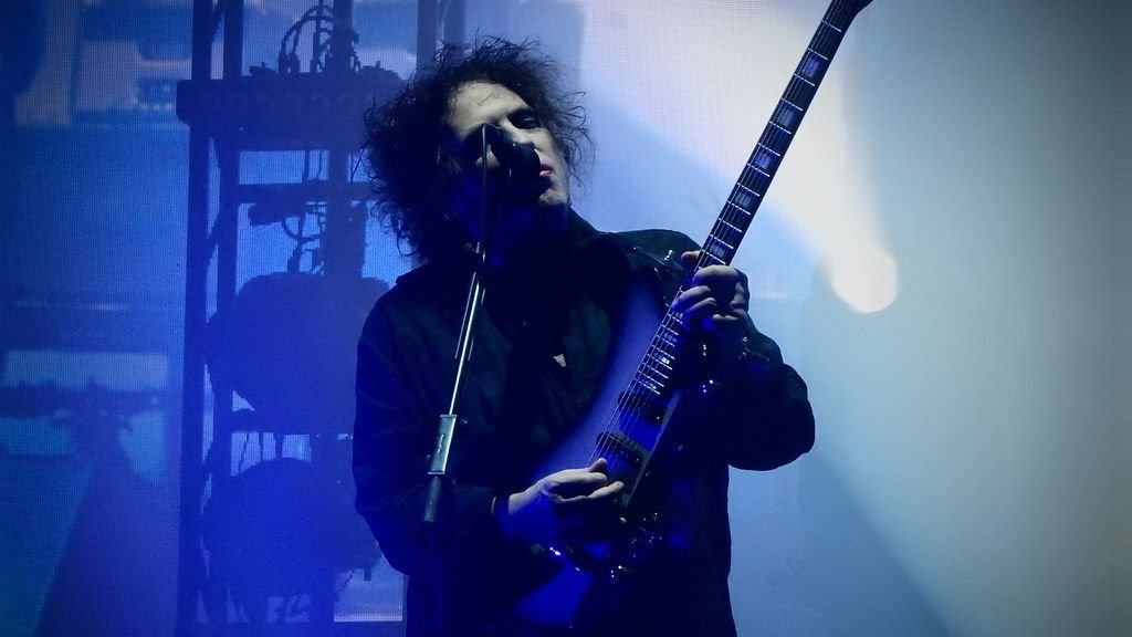 The Art of the B-Side: How Hidden Gems Defined Album Eras.