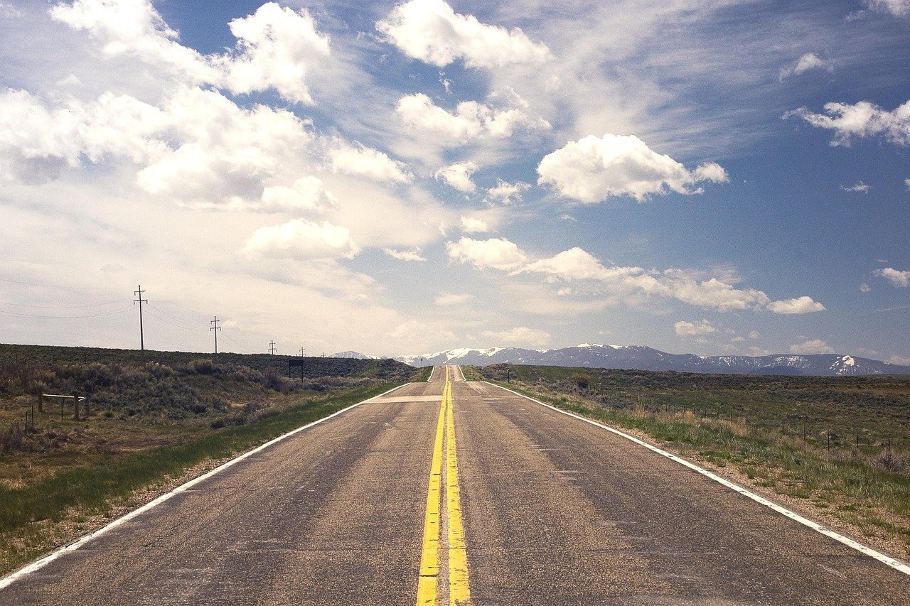 The Timeless Pull of the Open Road (Image Credits: Pixabay)