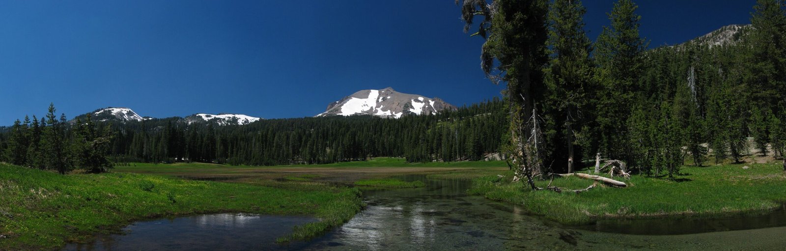 Lassen Volcanic National Park, California (By Daniel Schwen, CC BY-SA 2.5)