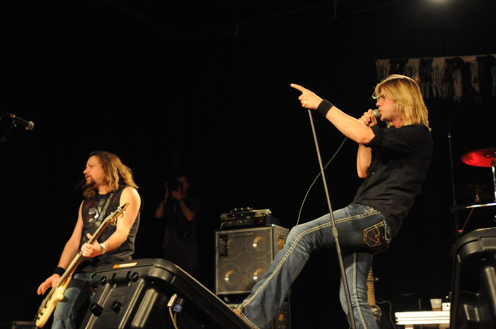 The 1990s: Grunge and Alternative Awakening (By Petty Officer 1st Class David P. Coleman, Public domain)