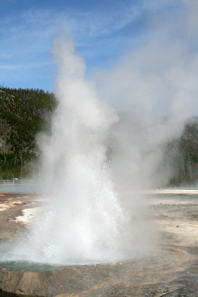 Yellowstone National Park (a.dombrowski, Flickr, CC BY-SA 2.0)
