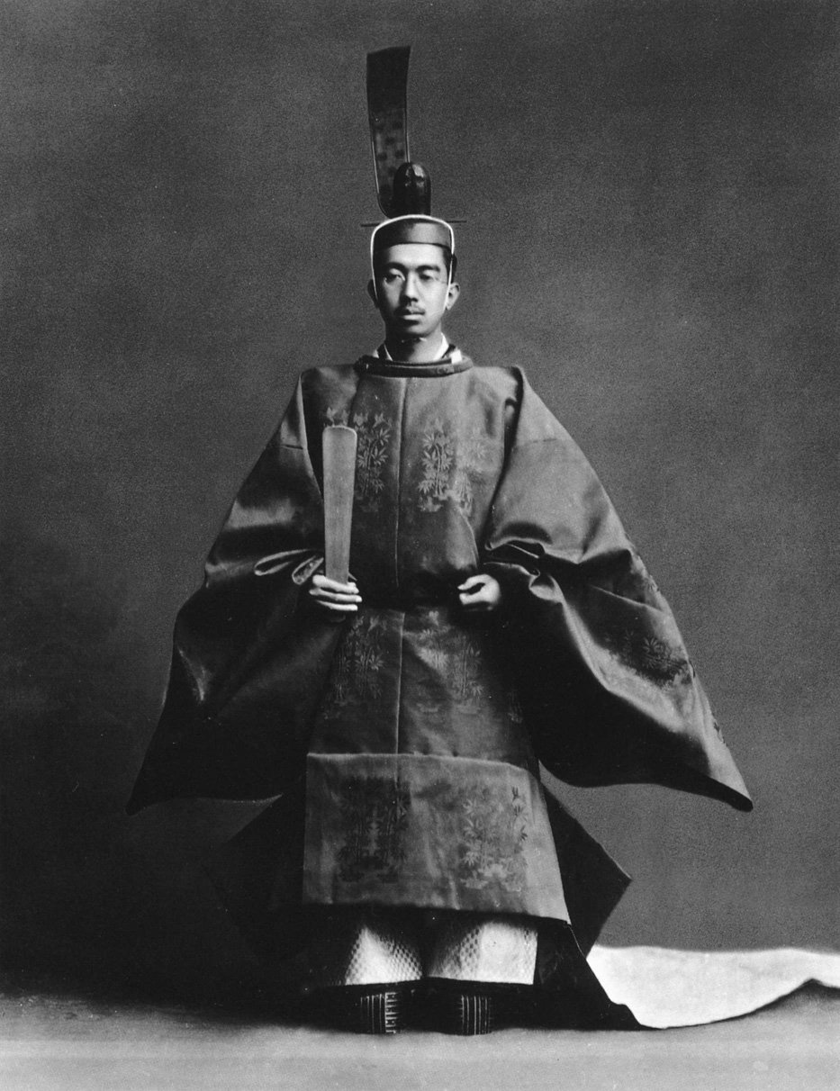 Emperor Hirohito the Marine Biologist (毎日新聞社「天皇四代の肖像」, Public domain)