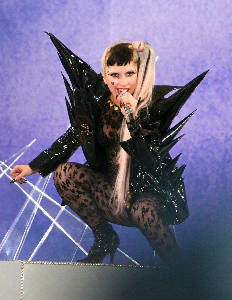 Lady Gaga (TJ Sengel, Flickr, CC BY 2.0)
