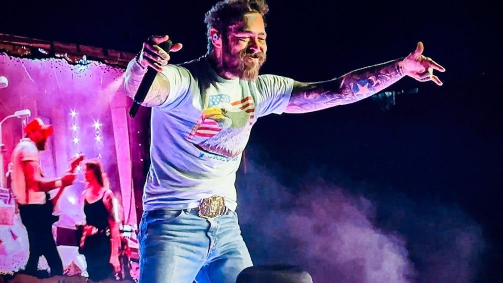 15 Pop Stars Who Dramatically Transitioned From One Genre To Another (And Succeeded)