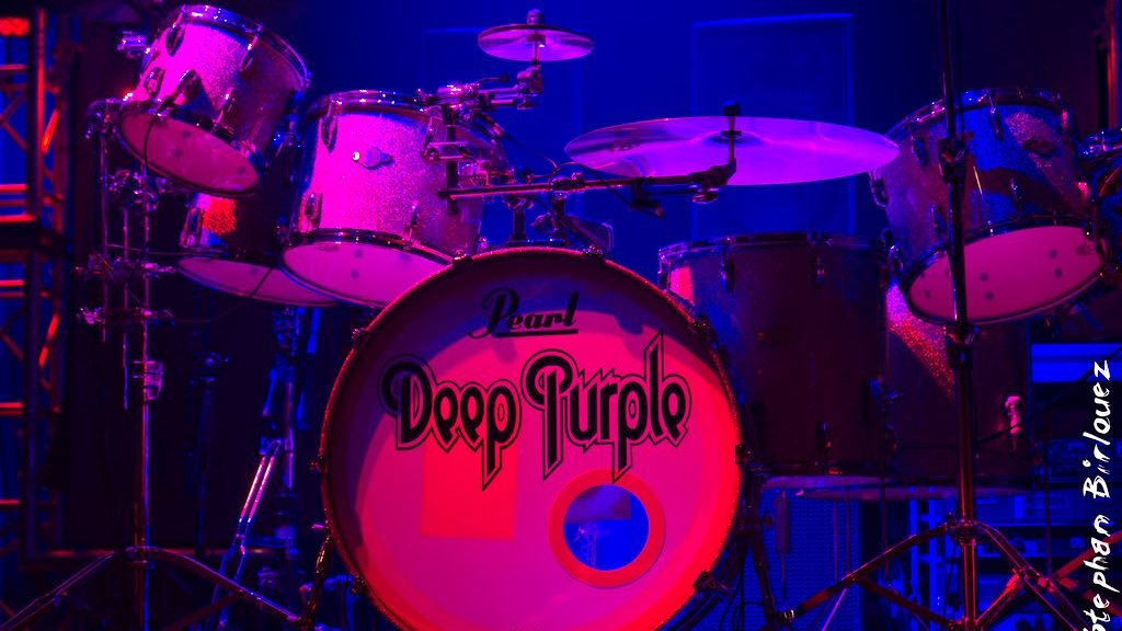 27 Classic Rock Lyrics Everyone Has Been Singing Wrong Since the '70s