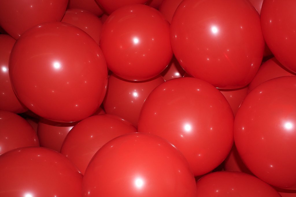 "99 Luftballons on their way to the horizon" by Nena (Christopher Neugebauer, Flickr, CC BY-SA 2.0)