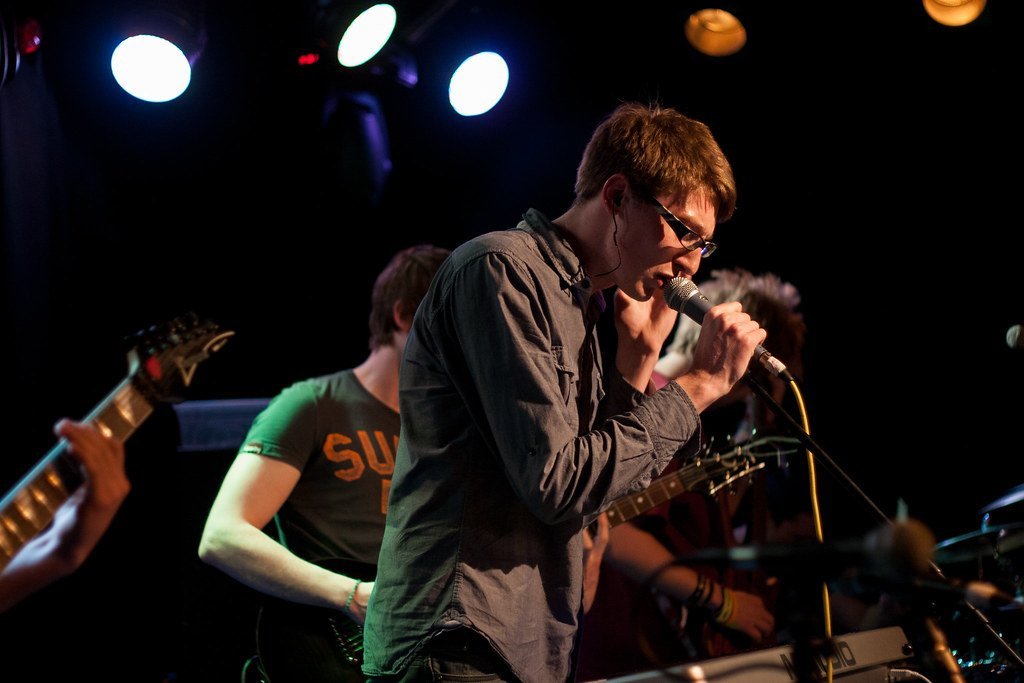 Talking Heads (BenGrantham, Flickr, CC BY 2.0)