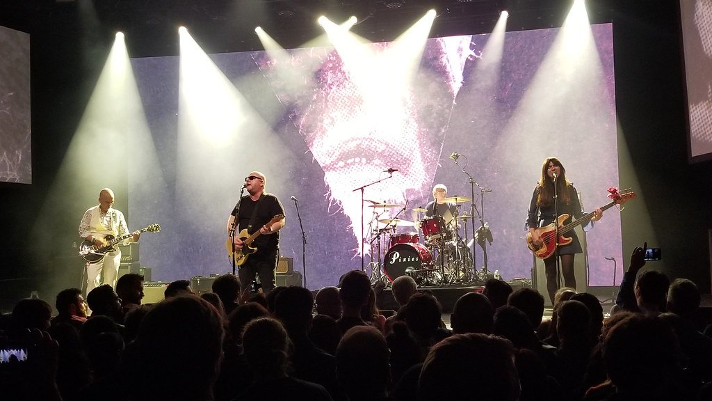 10 Rock Bands Who Dramatically Broke Up at the Height of Their Fame (And Why)