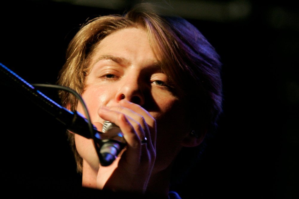 "MMMBop" by Hanson (1997) (Eva Rinaldi Celebrity Photographer, Flickr, CC BY-SA 2.0)