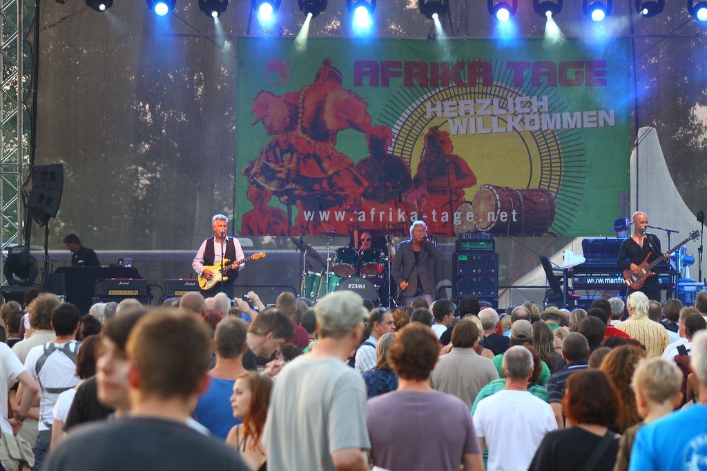 Blinded by the Light by Manfred Mann's Earth Band (1976) (H.KoPP, Flickr, CC BY-SA 2.0)