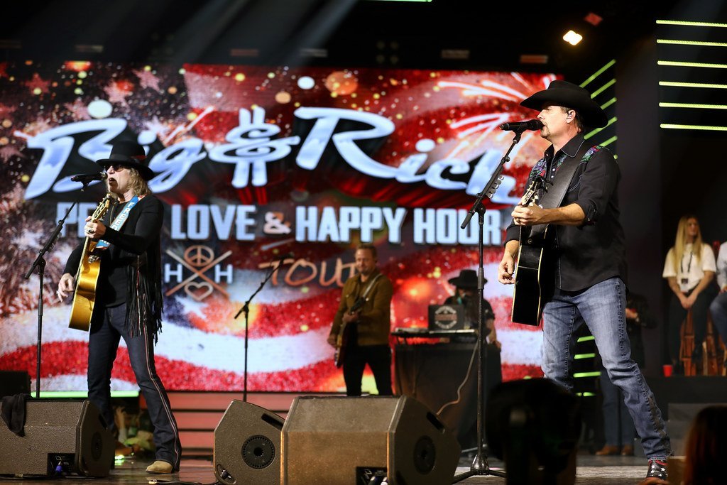 Save a Horse (Ride a Cowboy) by Big & Rich (Gage Skidmore, Flickr, CC BY-SA 2.0)