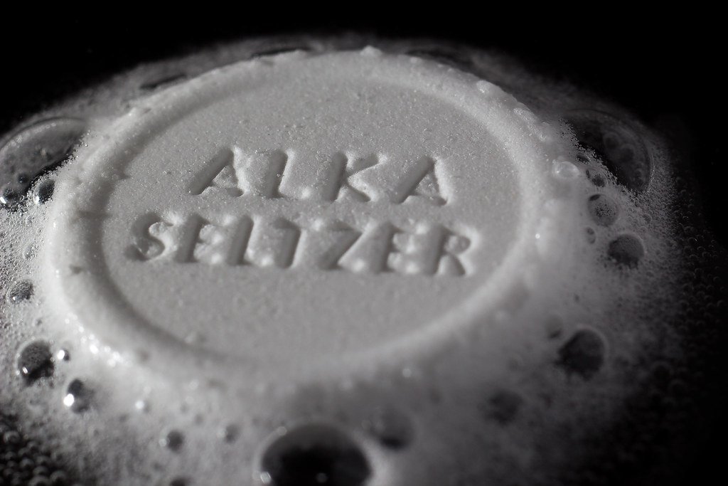 Alka-Seltzer "Plop Plop, Fizz, Fizz" (Ebarella_R, Flickr, CC BY 2.0)
