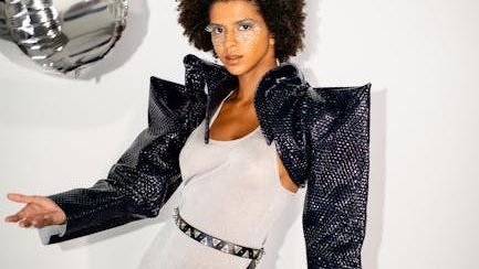 10 Fashion Trends From the Past That Deserve a Dramatic Comeback