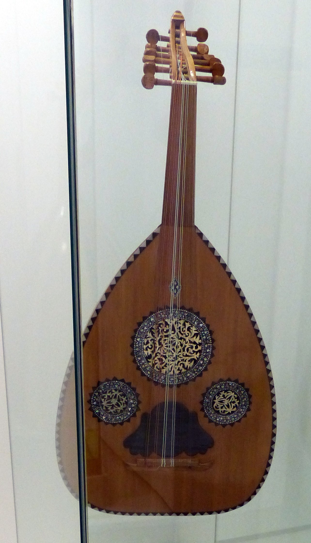 Arabian Lute (Oud) (By Oscar 0711, CC BY-SA 4.0)