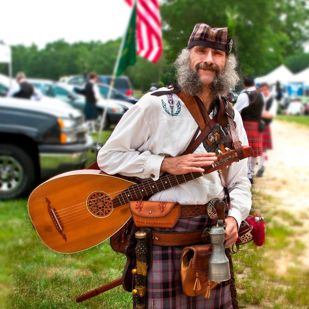 Medieval Citole (dullhunk, Flickr, CC BY 2.0)