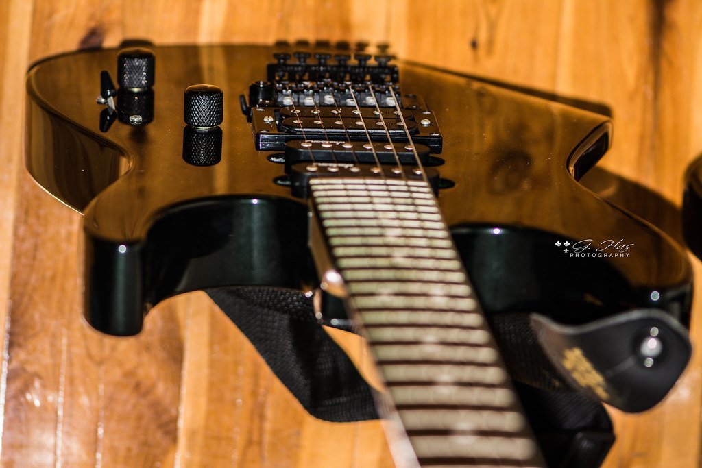 Electric Guitar (goranhas, Flickr, CC BY 2.0)