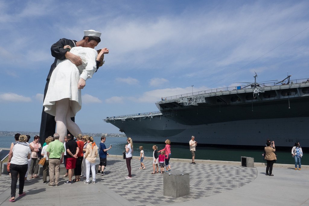 The V-J Day Kiss in Times Square (Andreas Wulff, Flickr, CC BY-SA 2.0)