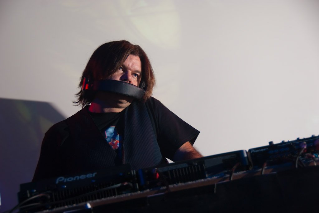 "Starry Eyed Surprise" by Paul Oakenfold (2003) (20090118-DSC_3002

Uploaded by sk, CC BY 2.0)