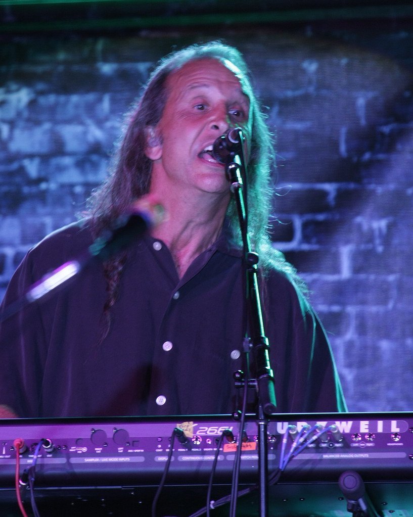 Dust in the Wind by Kansas (Midwestguy, Flickr, CC BY 2.0)