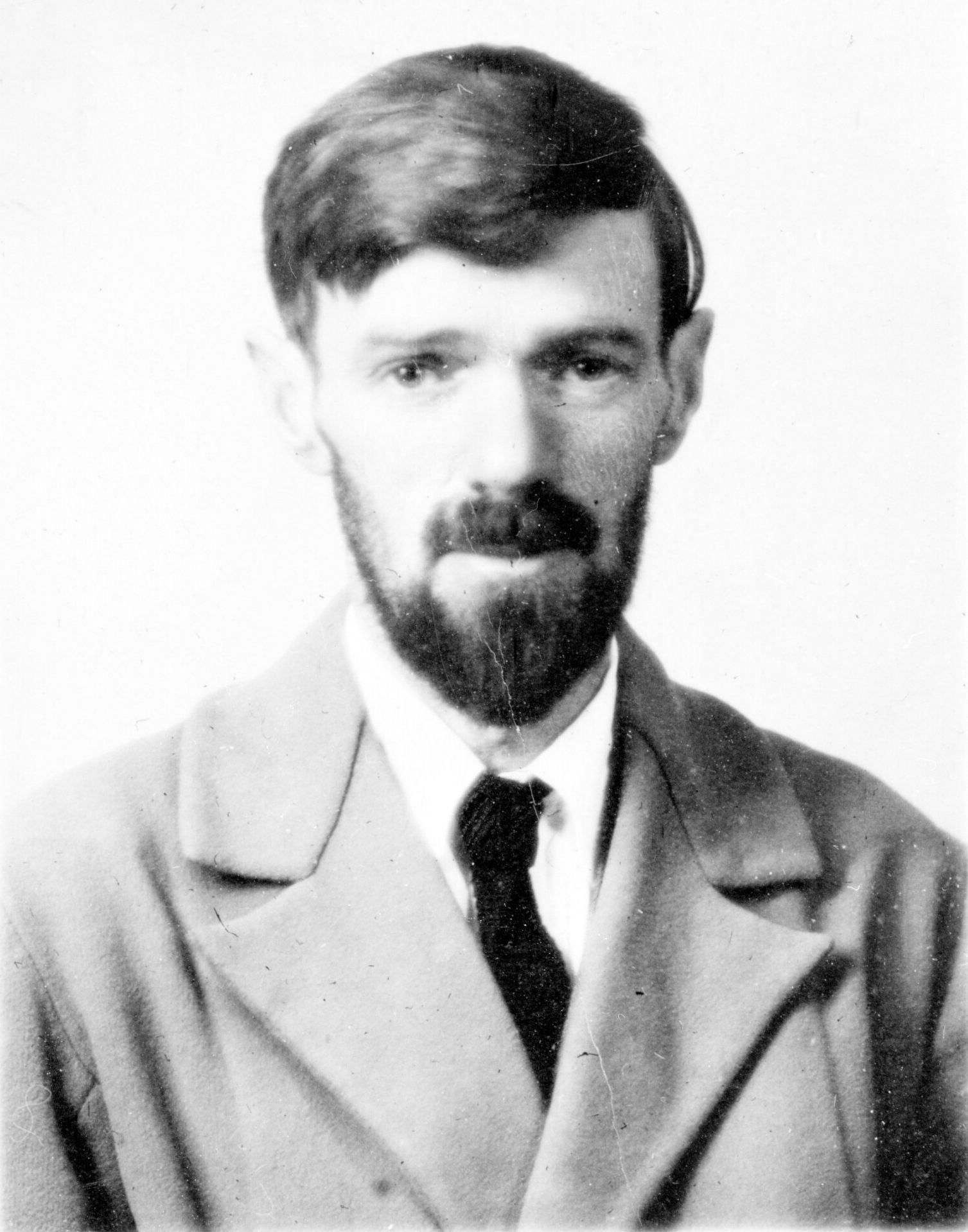 D.H. Lawrence (Unpublished D. H. Lawrence Collection, General Collection. Beinecke Rare Book & Manuscript Library, Yale University. The letter (see: Lawrence, D. H. (2000)   Boulton, James T, ed.    The Selected Letters of D. H. Lawrence, Cambridge University Press  ISBN:  978-0-521-77799-5.  p. 438) is postmarked Hotel Beau Rivage: Bandol. Var, France, and states "Look at this passport photograph I had taken two days ago", Public domain)