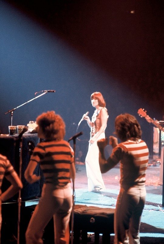 Don't Go Breaking My Heart by Elton John & Kiki Dee (1976) (originally posted to Flickr as elton john 1975, CC BY 2.0)