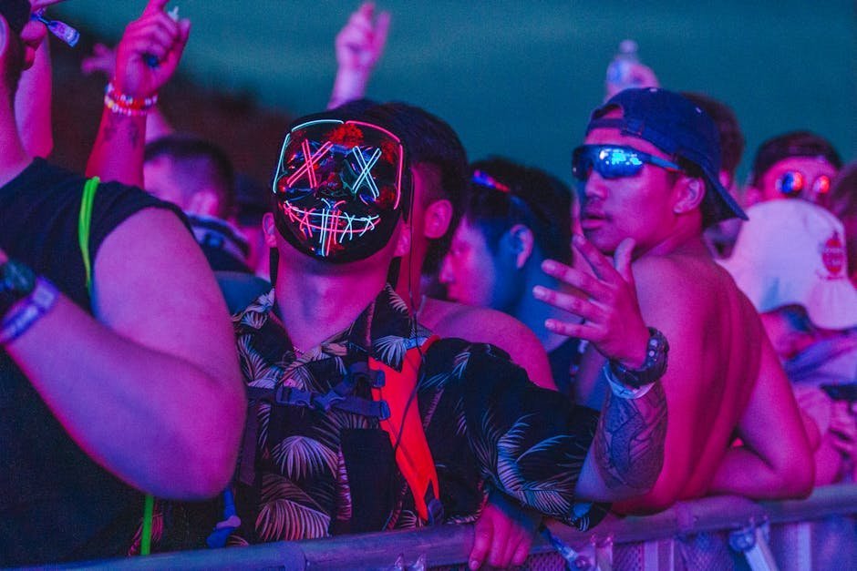 Neon Rave Wear at EDM Festivals (Image Credits: Pexels)
