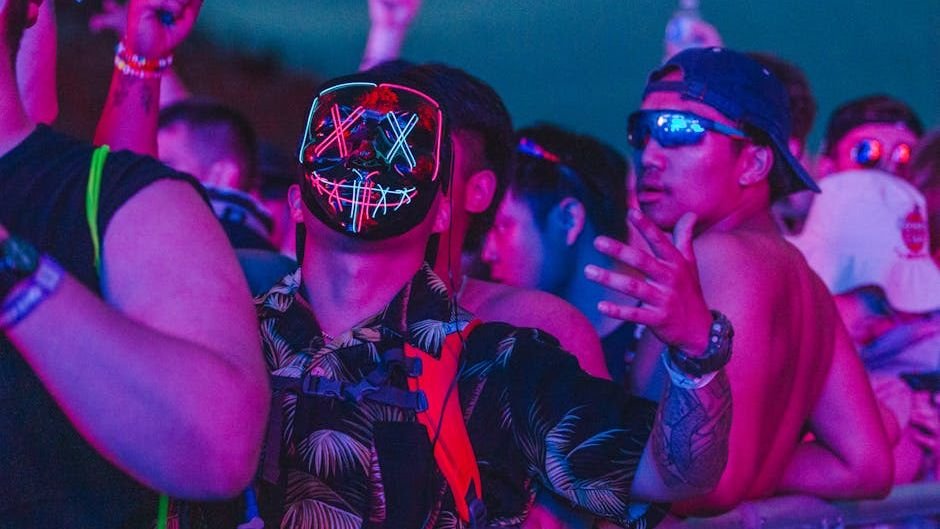 The Most Iconic Festival Fashion Trends That Defined a Generation of Music Lovers