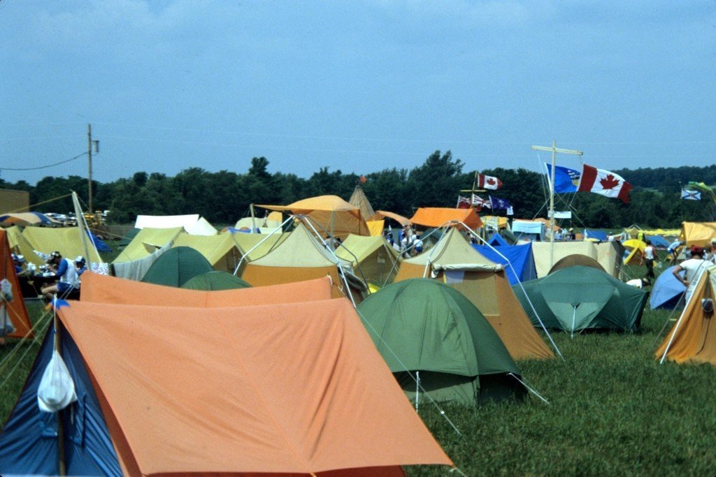 1970s-1980s: The Rise of Standard Tents (Image Credits: Rawpixel)