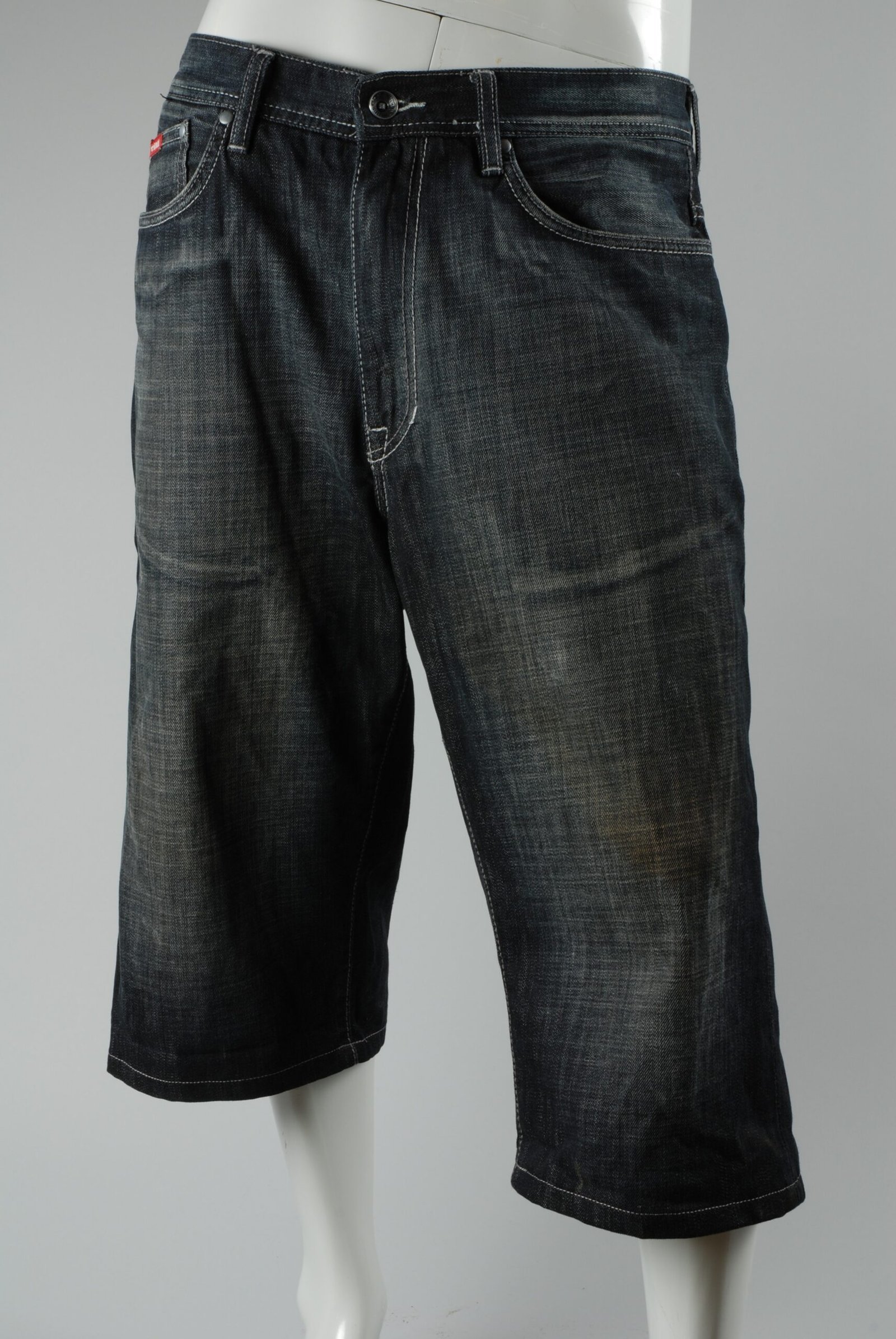 Baggy Jeans (By Ecko Unlimited, CC BY-SA 3.0)
