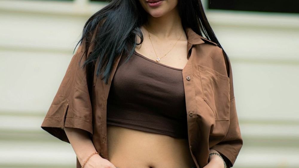 Fashion Trends From the 90s Are Returning With a Vengeance, Redefining Modern Style