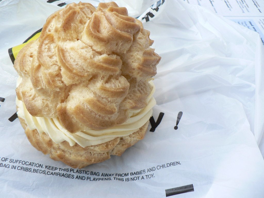 Wisconsin Bakers Association Cream Puffs (stu_spivack, Flickr, CC BY-SA 2.0)