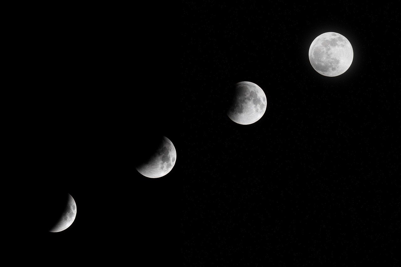 3. Bad Moon Rising by Creedence Clearwater Revival (Image Credits: Pixabay)