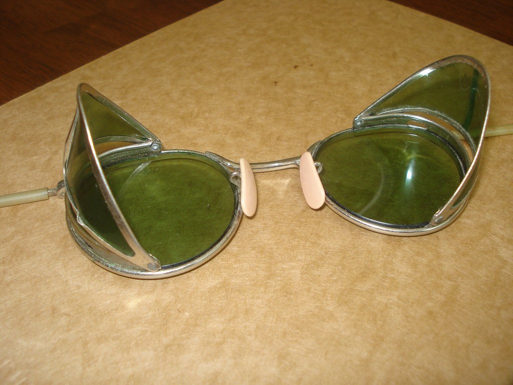 Safety Glass (houdoken, Flickr, CC BY-SA 2.0)