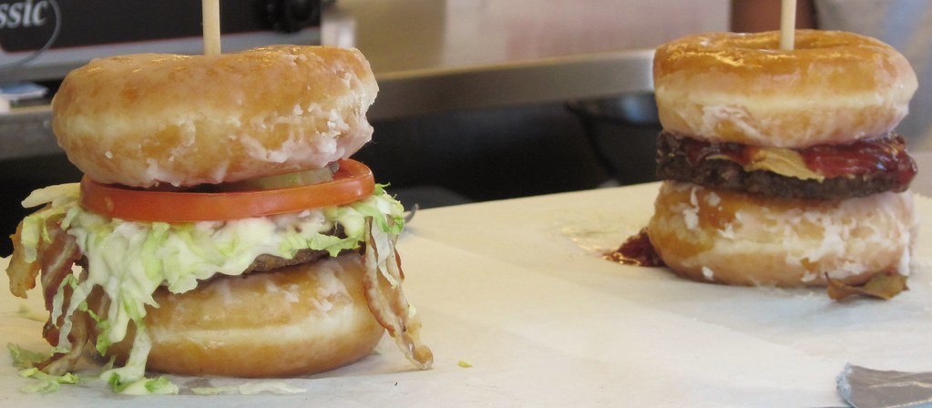 Krispy Kreme Burger (SaucyGlo, Flickr, CC BY 2.0)