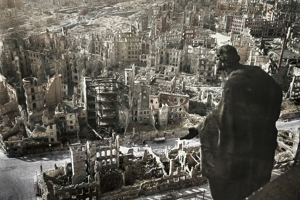 World War II (1939-1945) (Cassowary Colorizations, Flickr, CC BY 2.0)