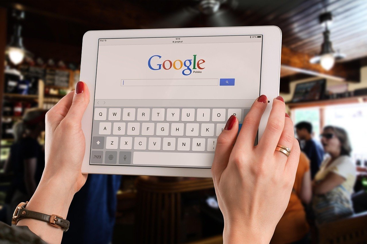 5. Use the Google Flights Grid to Find the Cheapest Window (Image Credits: Pixabay)