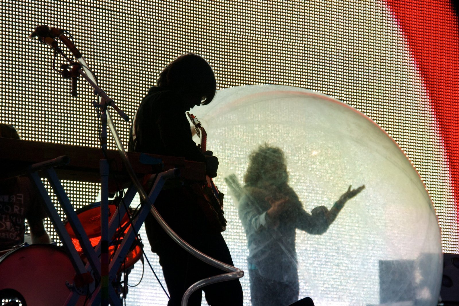 The Flaming Lips at Coachella, 2004 (By Photograph by Mike Peel (www.mikepeel.net)., CC BY-SA 4.0)