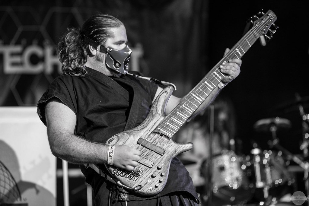 Leo: Heavy Metal Spotlight (robef, Flickr, CC BY 2.0)