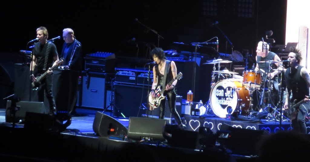 I Love Rock 'n' Roll by Joan Jett & the Blackhearts (1981) (swimfinfan, Flickr, CC BY-SA 2.0)