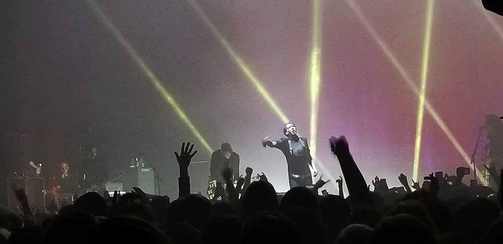 Marilyn Manson and the Removed Ribs (New York + Philly Live!, Flickr, CC BY-SA 2.0)