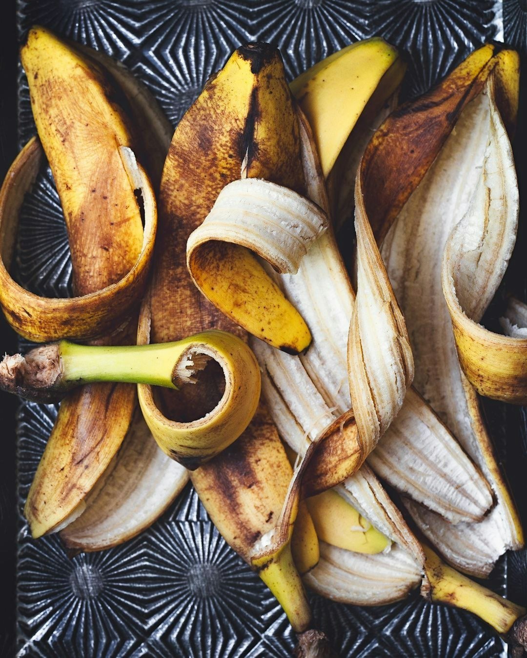8. Bury Banana Peels Near Rose Bushes and Fruit Trees (Image Credits: Unsplash)