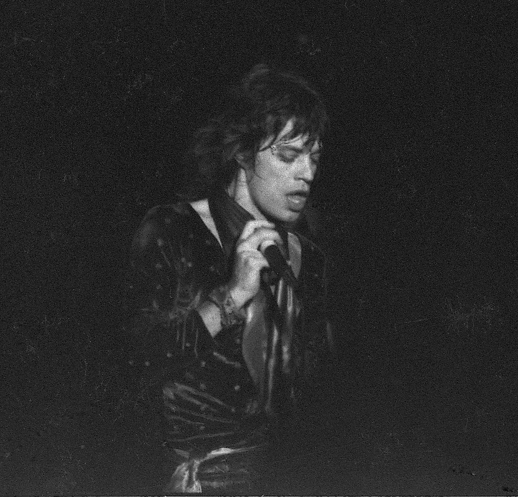 Have You Seen Your Mother, Baby, Standing in the Shadow? (Under the same moon..., Flickr, CC BY 2.0)