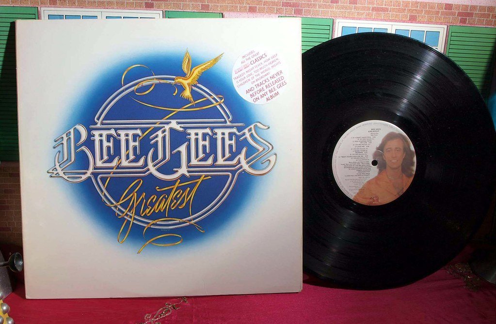 Stayin' Alive by Bee Gees (badgreeb RECORDS - art -photos, Flickr, CC BY-SA 2.0)
