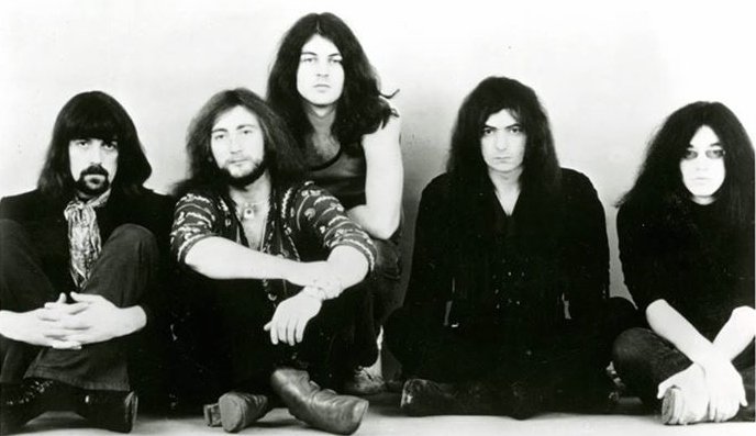 Smoke on the Water by Deep Purple (item
photo front

back, Public domain)
