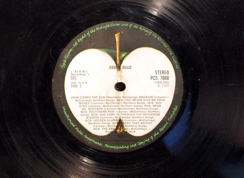 The Beatles – Abbey Road (badgreeb RECORDS - art -photos, Flickr, CC BY-SA 2.0)