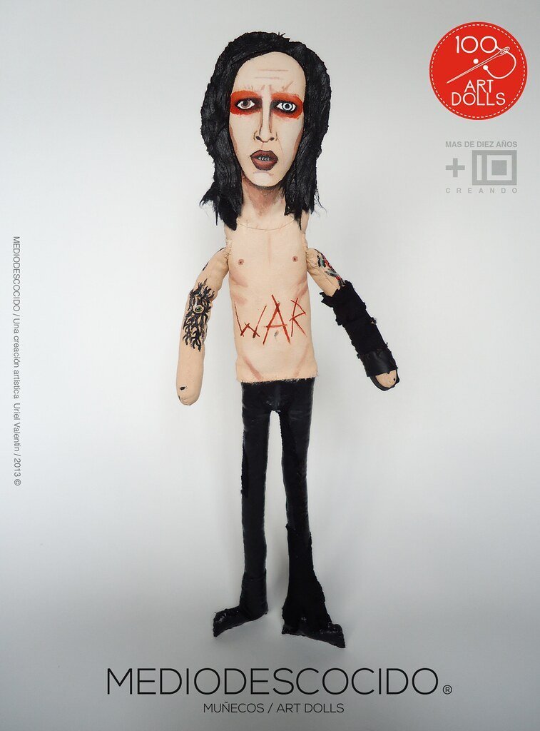 Marilyn Manson’s Rib Removal Surgery (MEDIODESCOCIDO, Flickr, CC BY 2.0)